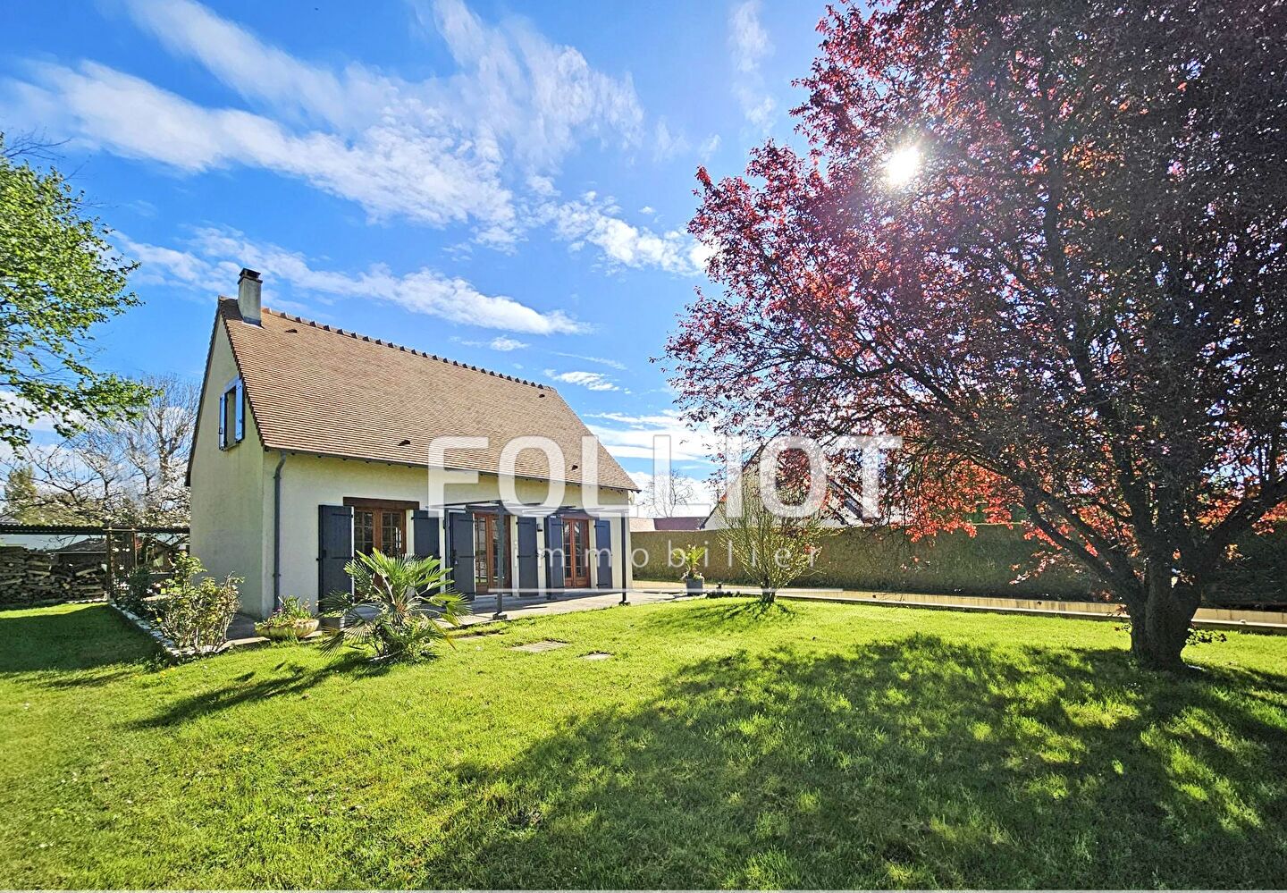 Maison de 5 pi\u00e8ces, 3 chambres avec un grand jardin au FRESNE CAMILLY